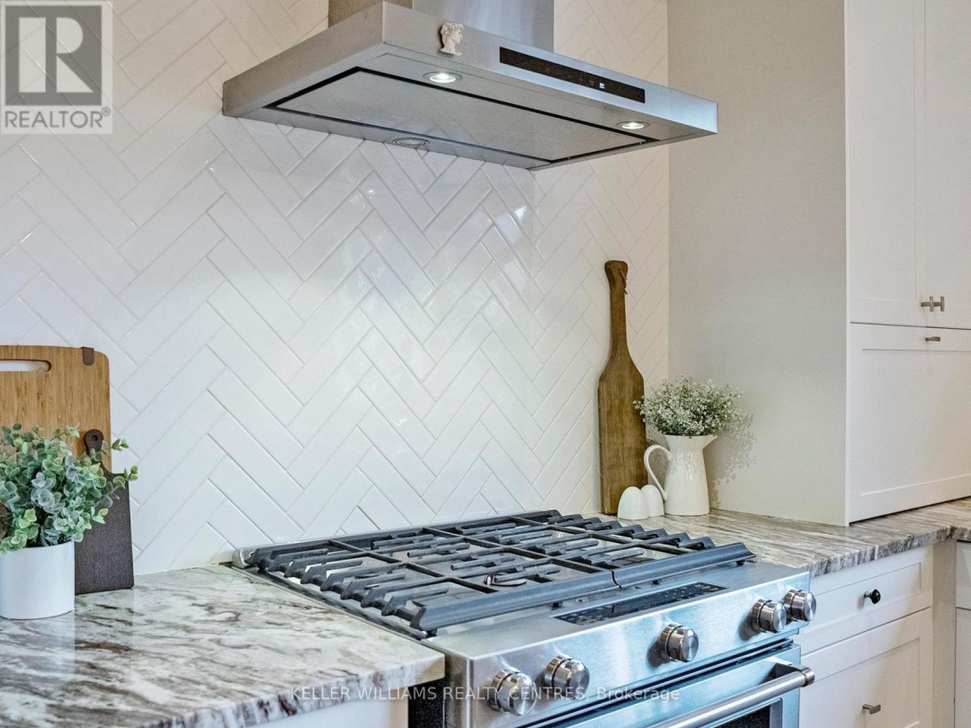 2 THOROUGHBRED DRIVE, 