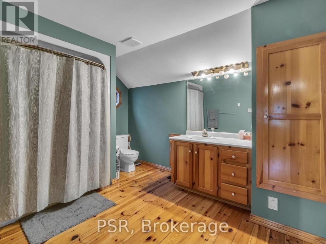 1040 AMELIA CRESCENT, 