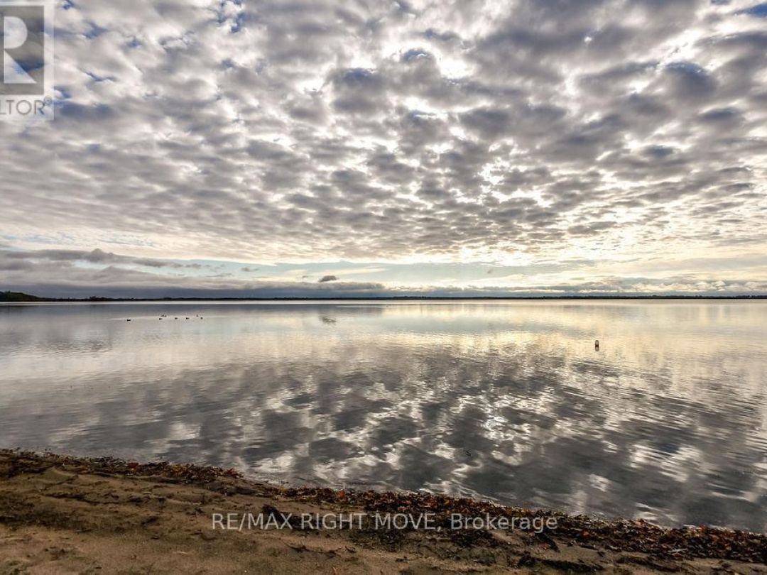 1467 CUNNINGHAM CRESCENT, 