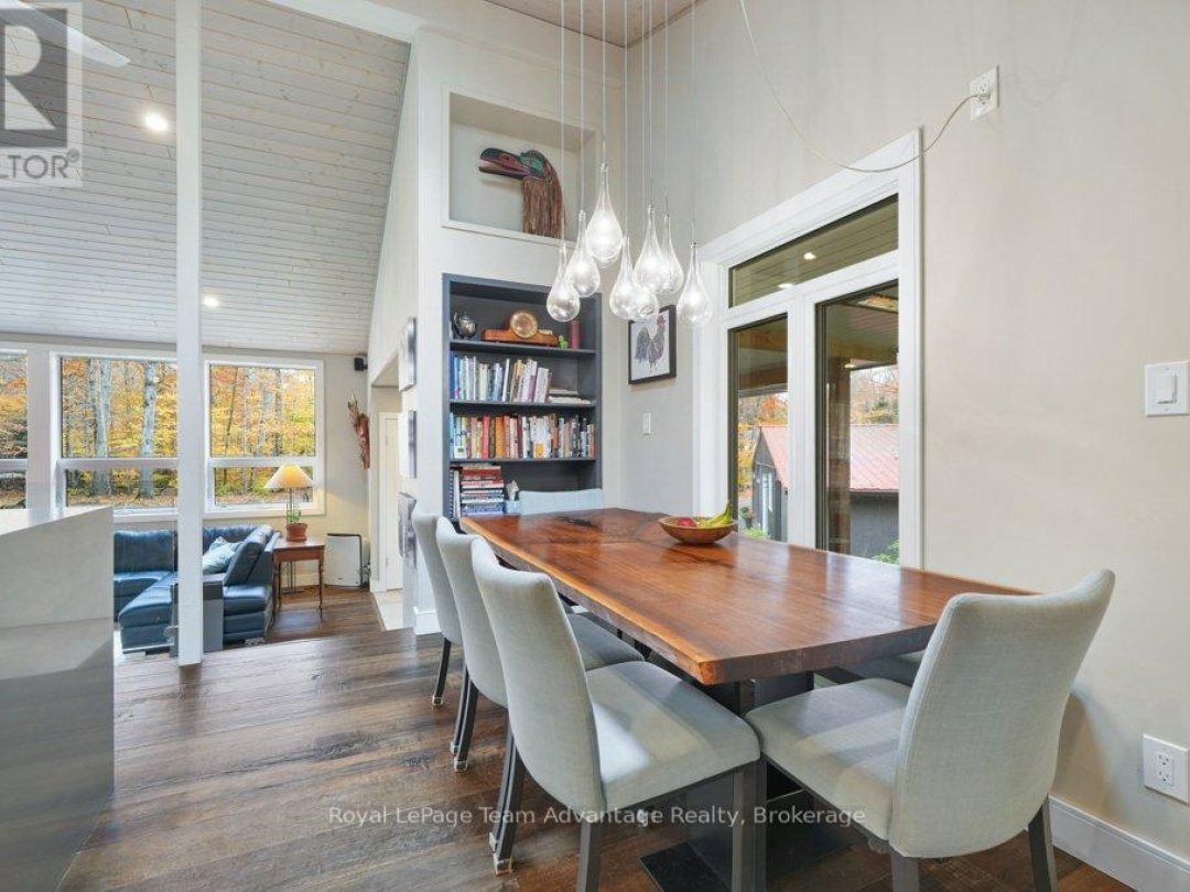 34 BEECHWOOD LANE, Hooton Lake