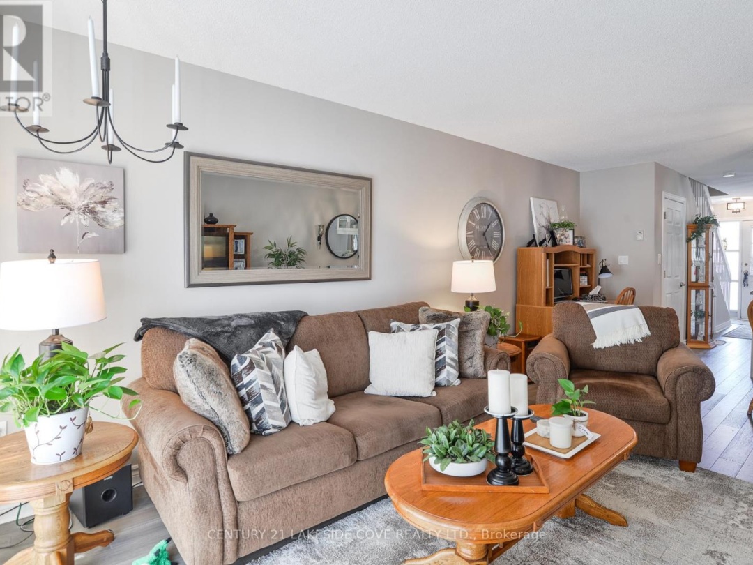 UNIT 4 - 4 PARADISE BOULEVARD, Lake Simcoe