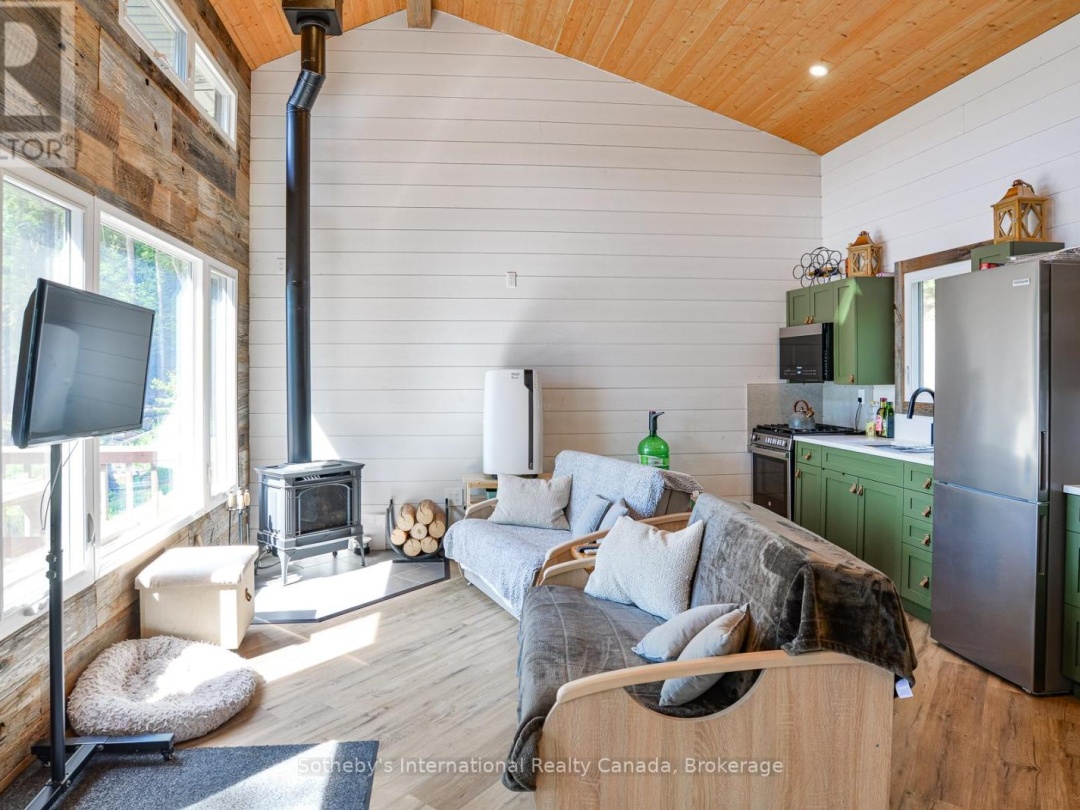 1211 PLUTO TRAIL, Boyne Lake
