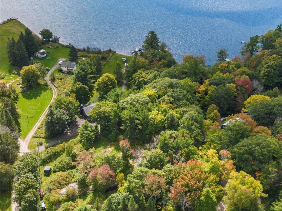 1 WINDY LANE, Portage Lake