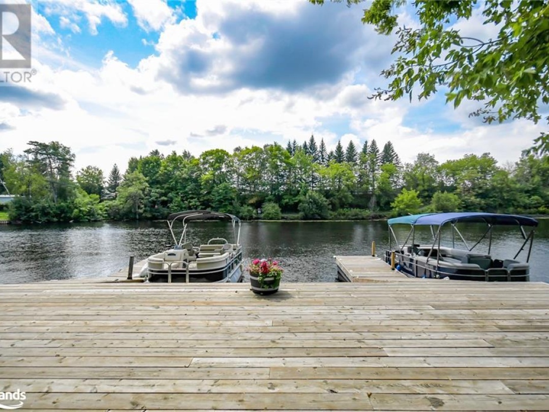 31 Dairy Lane Unit# 401, Muskoka River