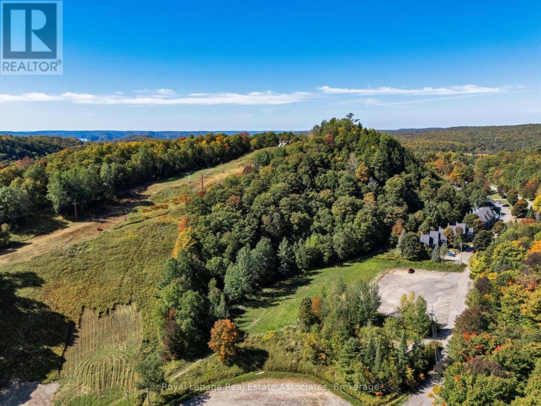 16 - 1581 HIDDEN VALLEY ROAD, 