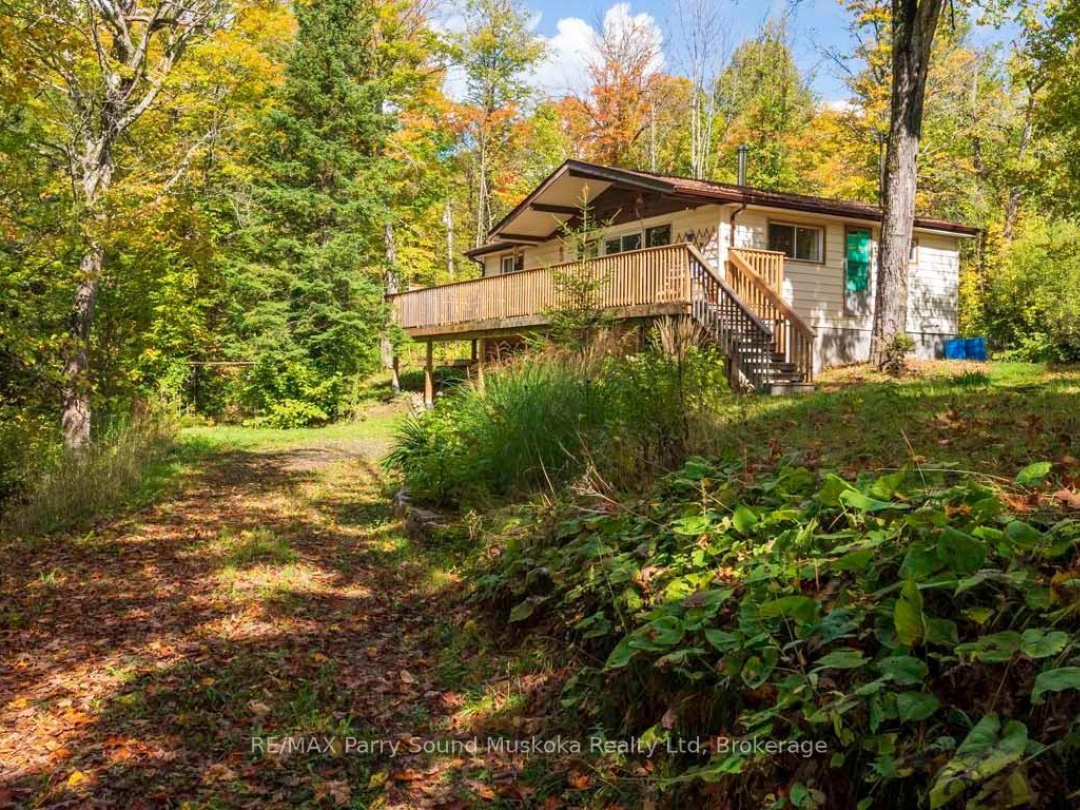 37 LYNBERRY DRIVE, Little Seguin River