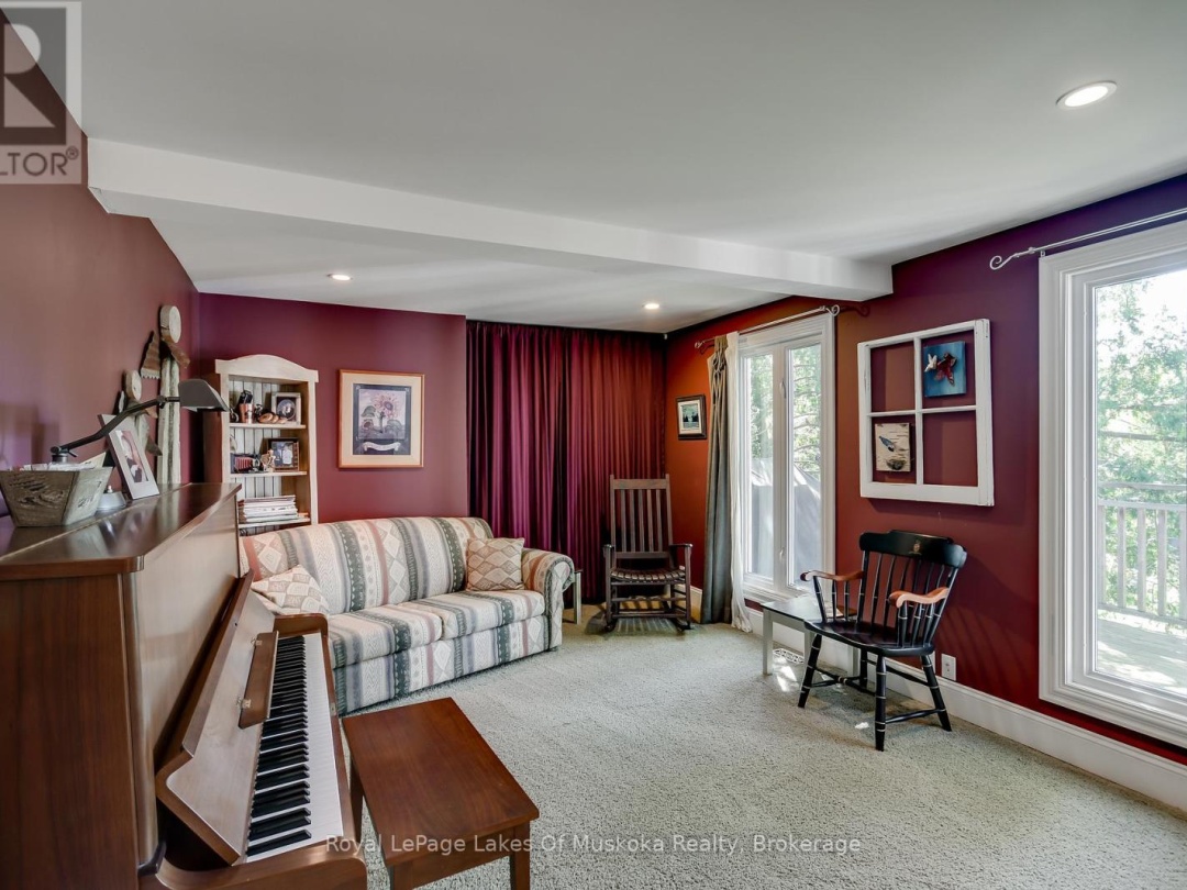 230 ECCLESTONE DRIVE, Bracebridge (Macaulay)