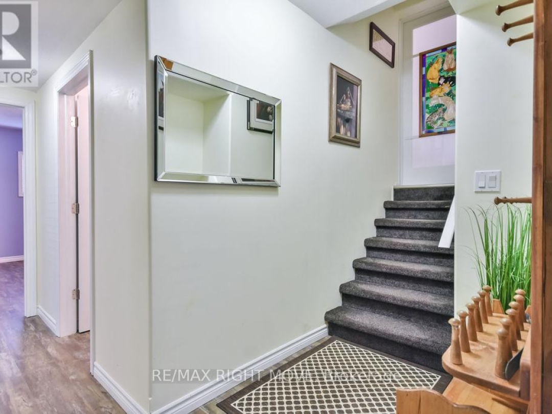 12 FULSOM CRESCENT, Dalrymple-north Lake