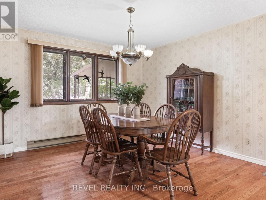 126 PINEWOOD BOULEVARD, Canal Lake