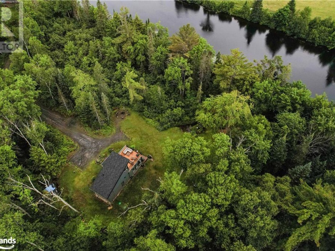 470 Markles Road, Muskoka River