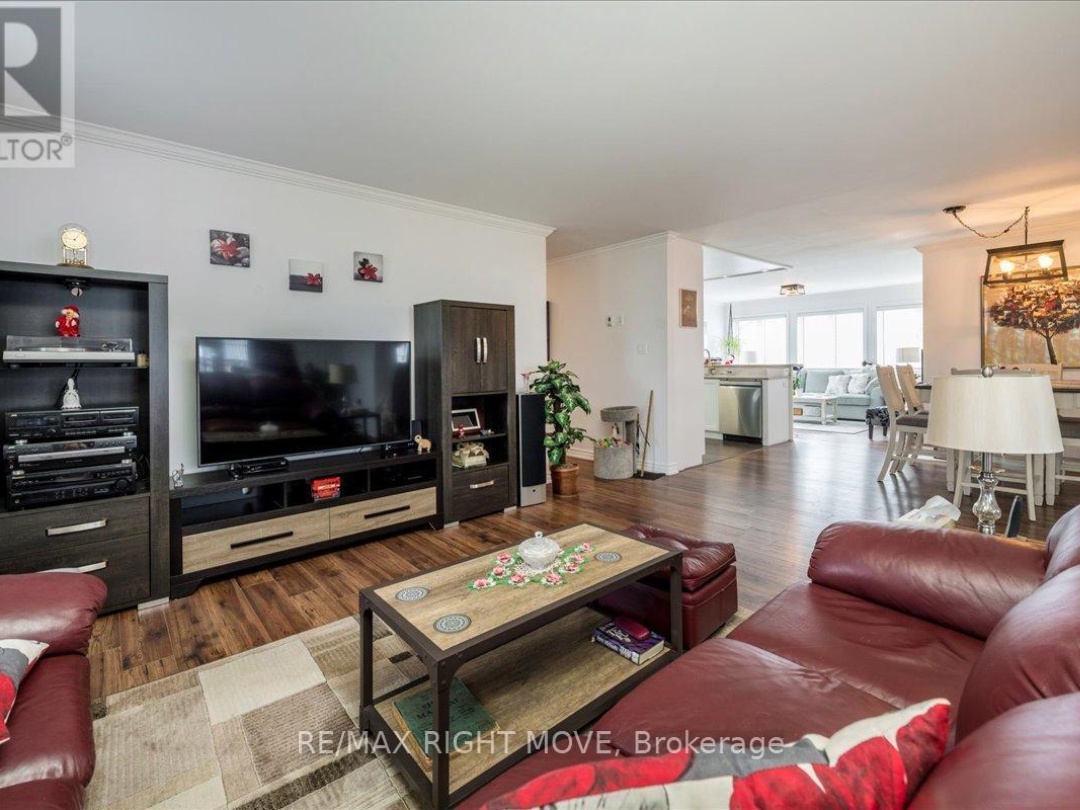 1 SINCLAIR CRESCENT, Ramara (Atherley)