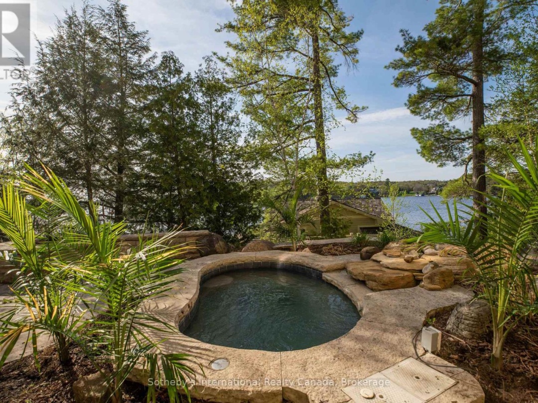 POINT COTTAGE - 1250 WALDMERE ROAD, Muskoka 