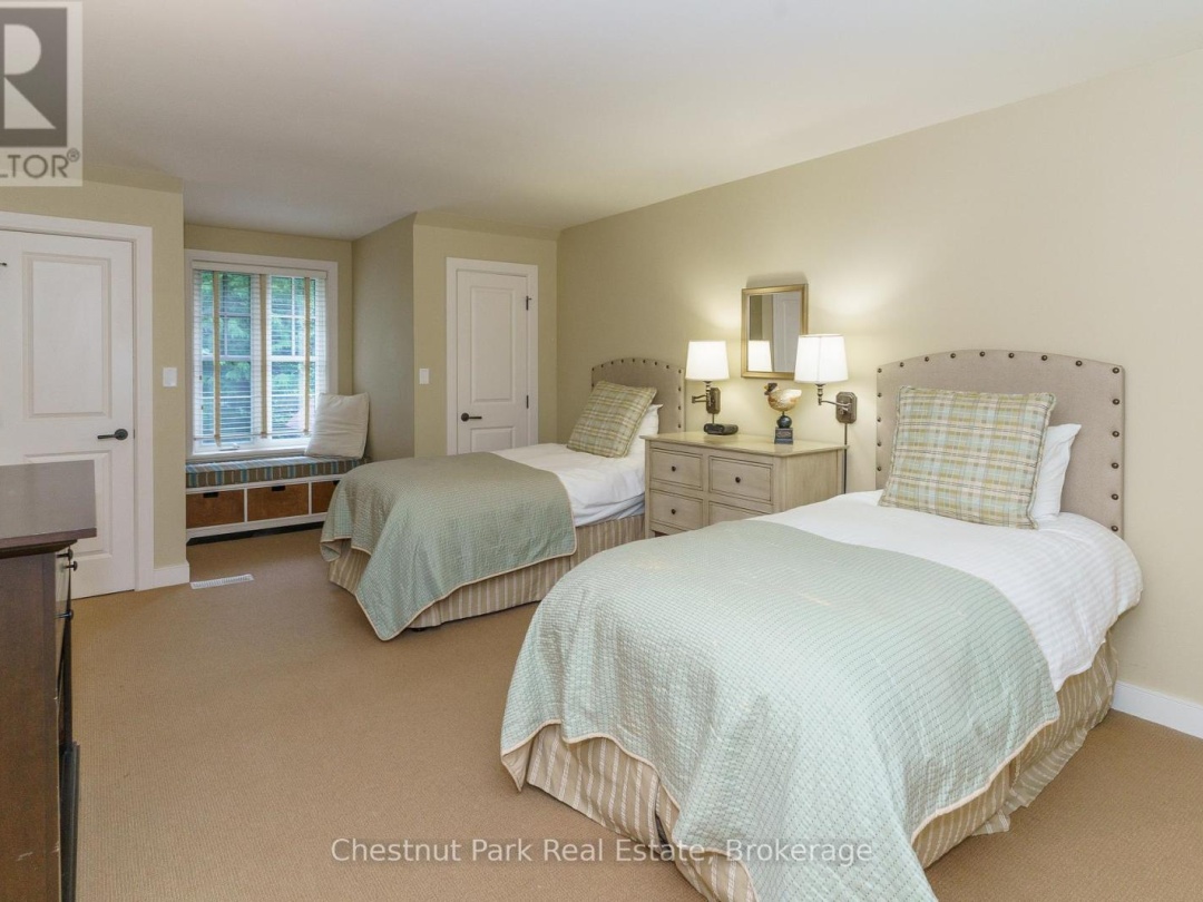 501 GLEN ABBEY WAY E, 