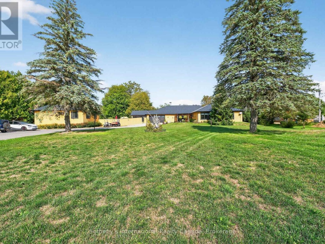 1082 BEAUMONT FARM ROAD, Muskoka River