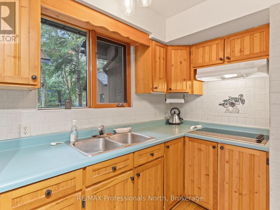 6213 KENNISIS LAKE ROAD, Kennisis Lake