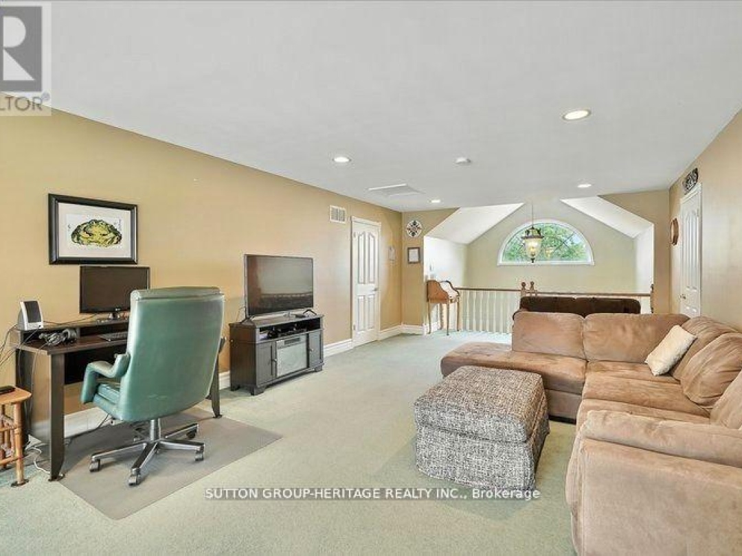 400 FRONT STREET W, Sturgeon Lake