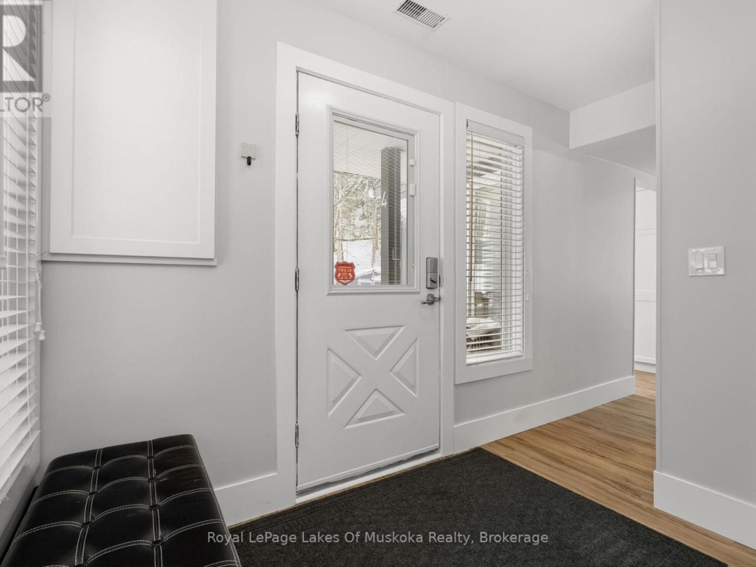 4 - 1551 HIDDEN VALLEY ROAD, Peninsula Lake