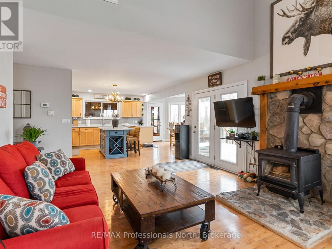3179 TRAPPERS TRAIL, Miskwabi Lake