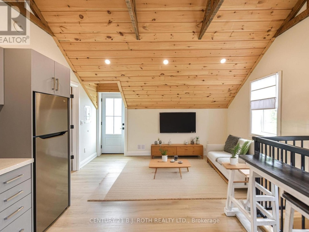 274 MISSISSAGA STREET W, 