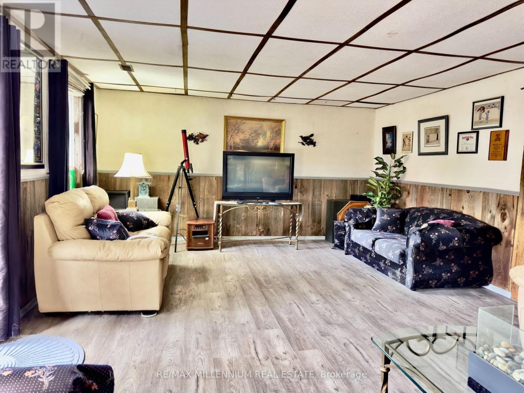3741 CEDAR RAPIDS DRIVE S, North River