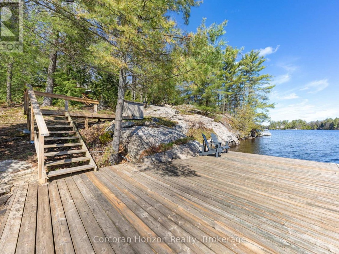 462 ISLAND 90 ISLAND, Six Mile Lake