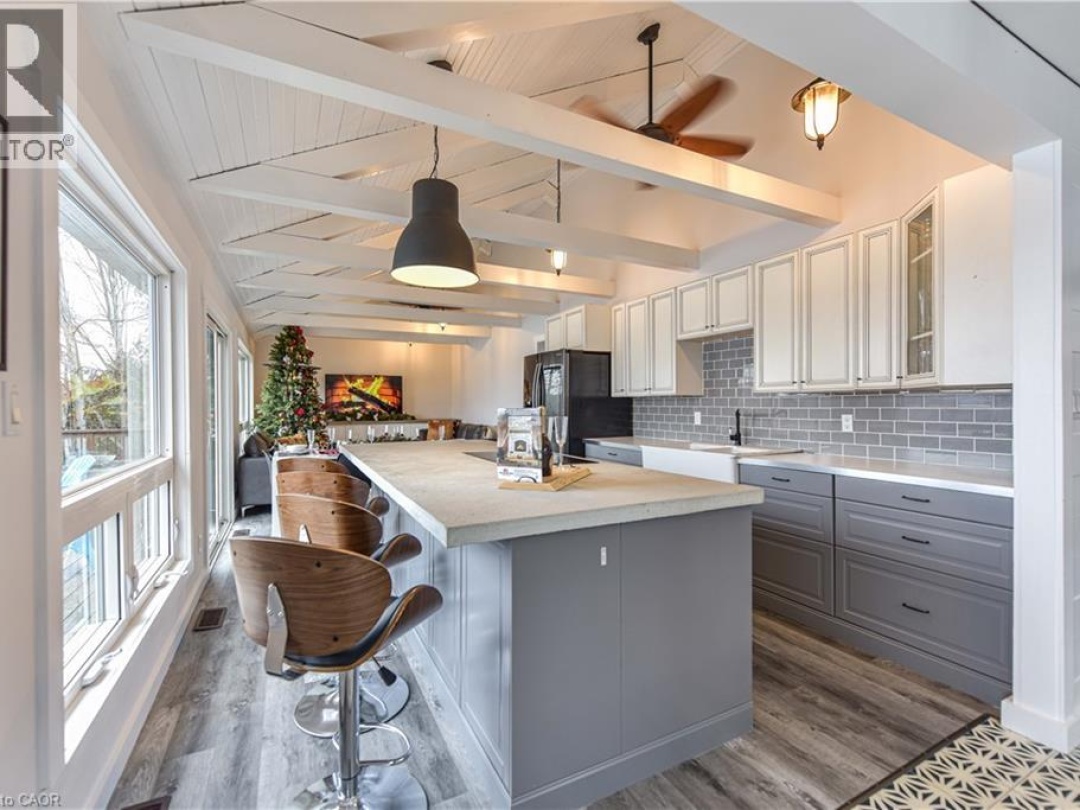 1047 WHYMAN Road, 