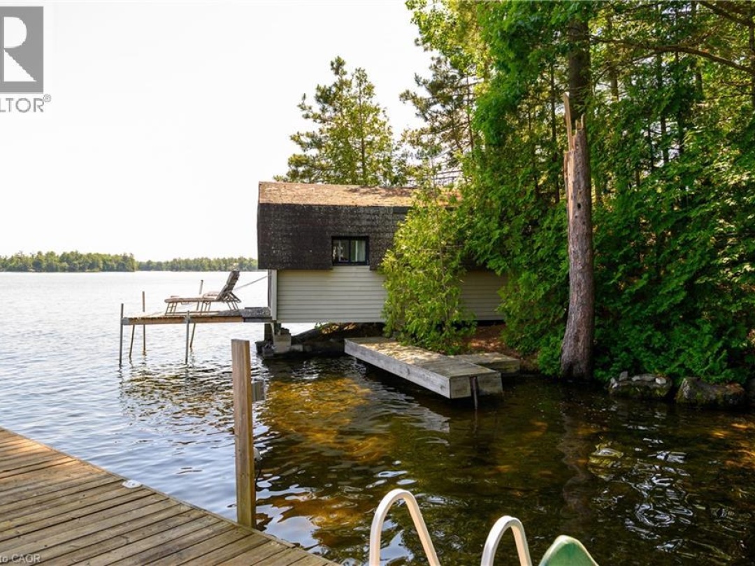 990 HASKETT'S Drive, Six Mile Lake
