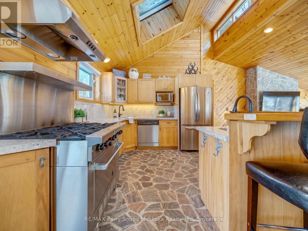 587 CENTRE ROAD, Manitouwabing Lake