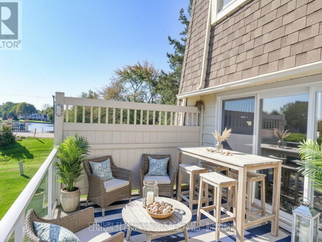 UNIT #6 - 4 PARADISE BOULEVARD, Lake Simcoe