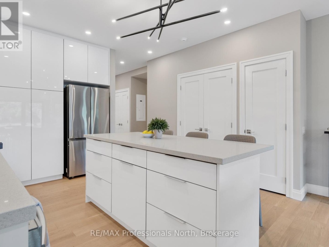 105 - 32 BRUNEL ROAD, 