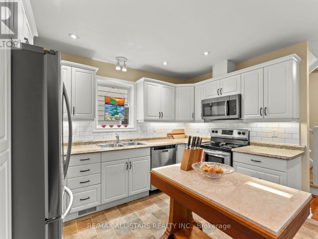 22 DEANE STREET, Kawartha Lakes (Fenelon Falls)