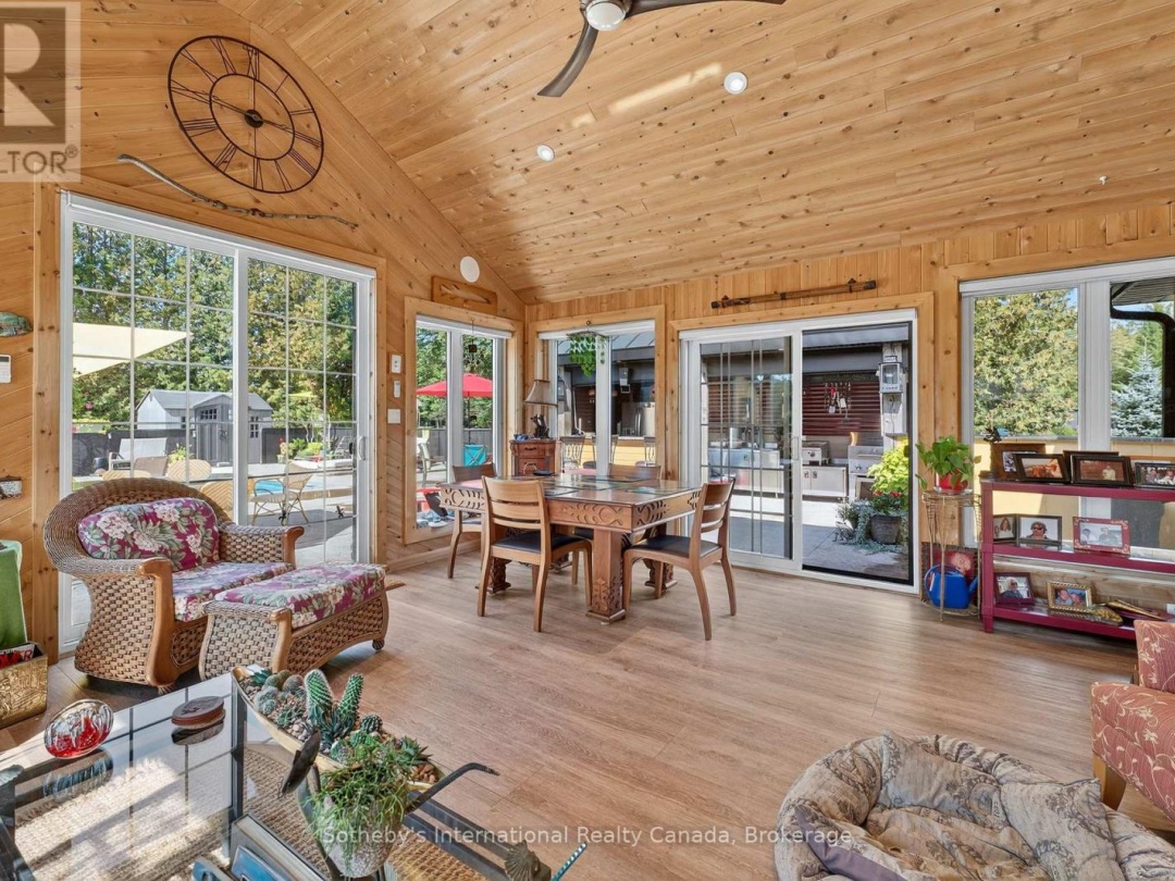 1082 BEAUMONT FARM ROAD, Muskoka River