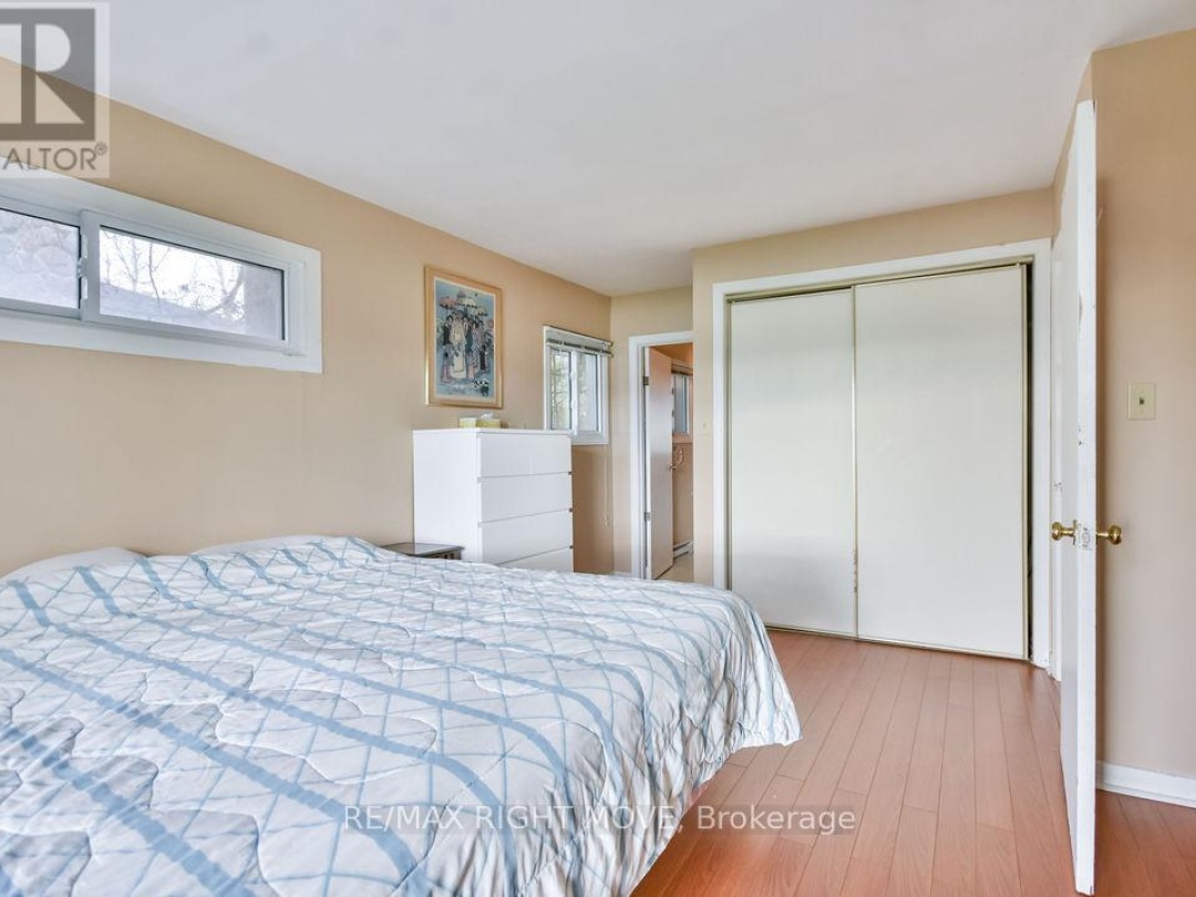 1467 CUNNINGHAM CRESCENT, 