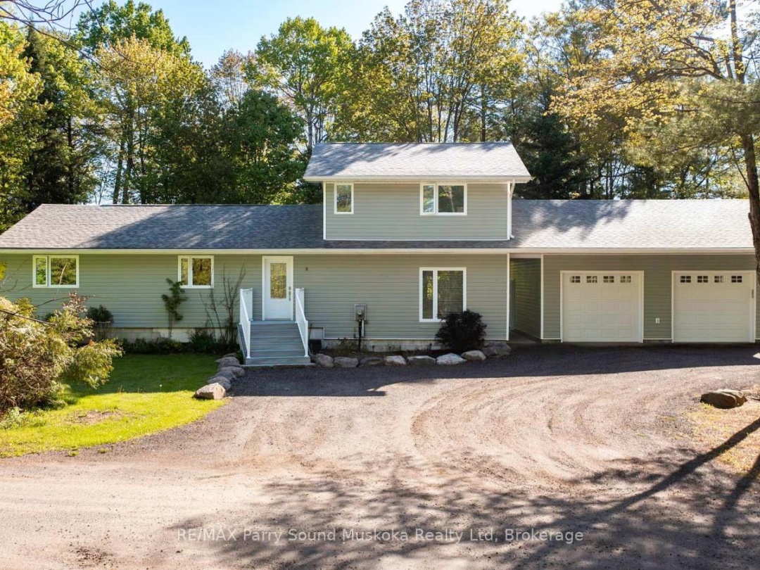 8 PINERIDGE DRIVE, McDougall