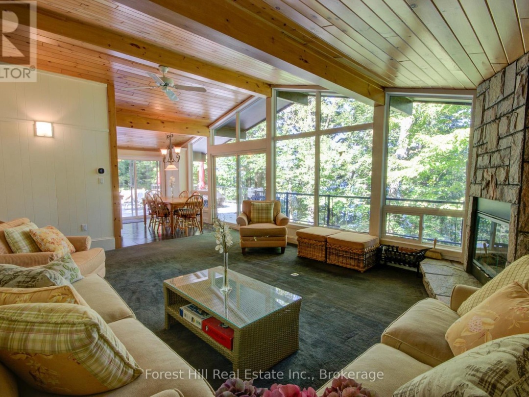 21 LAKEVIEW CRESCENT, 