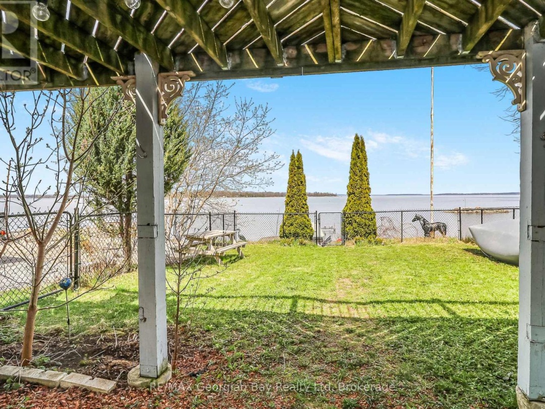 12 ROBINS POINT ROAD, Georgian Bay