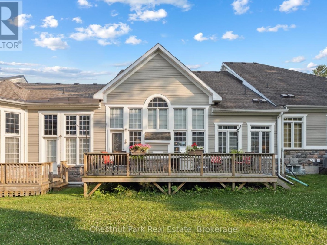 9 STORMONT COURT, Muskoka River