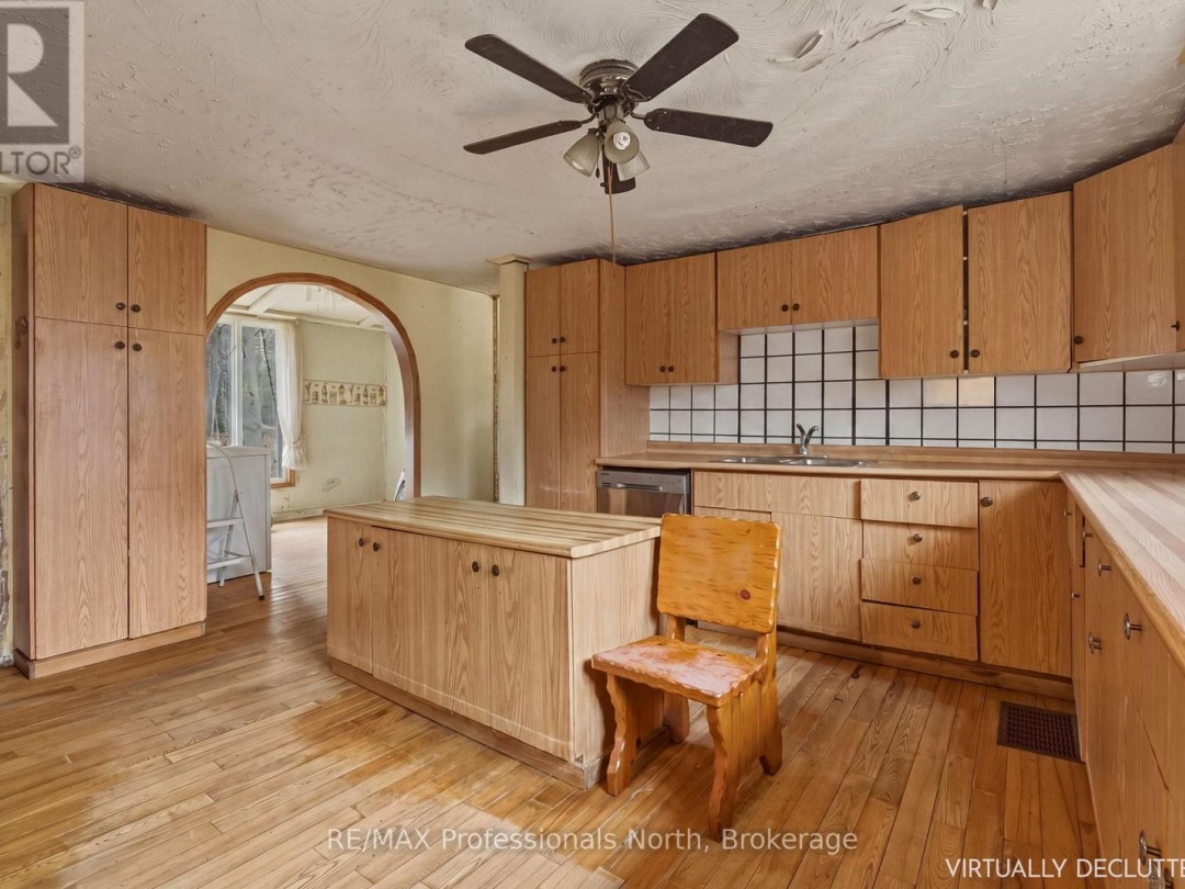 1056 KIRK LINE W, Bracebridge (Macaulay)