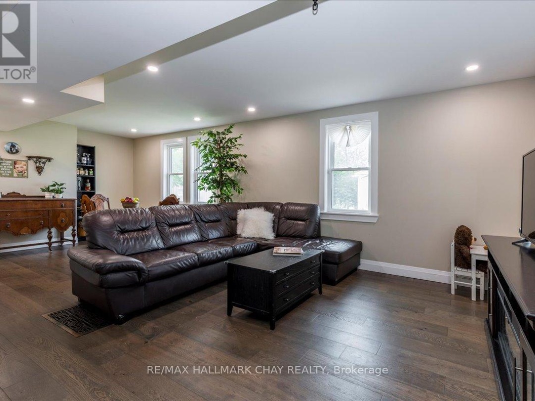 3366 MUSKOKA STREET, Severn (Washago)