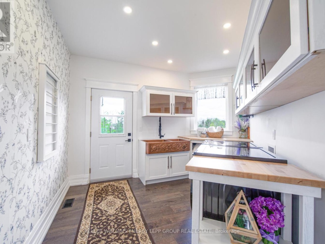 44 Ball Point Road, Kawartha Lakes (Mariposa)