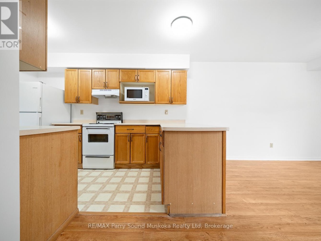18 GEORGIAN BAY AVENUE, Parry Sound