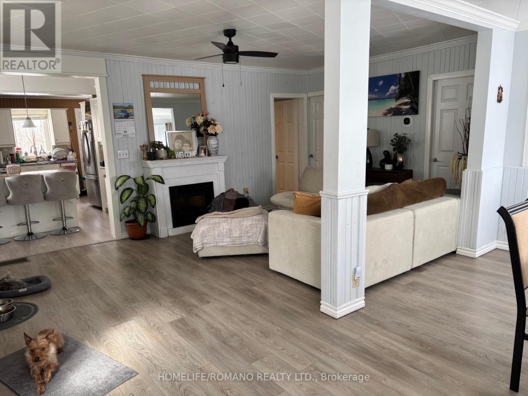 15 PLEASURE STREET, Sturgeon Lake
