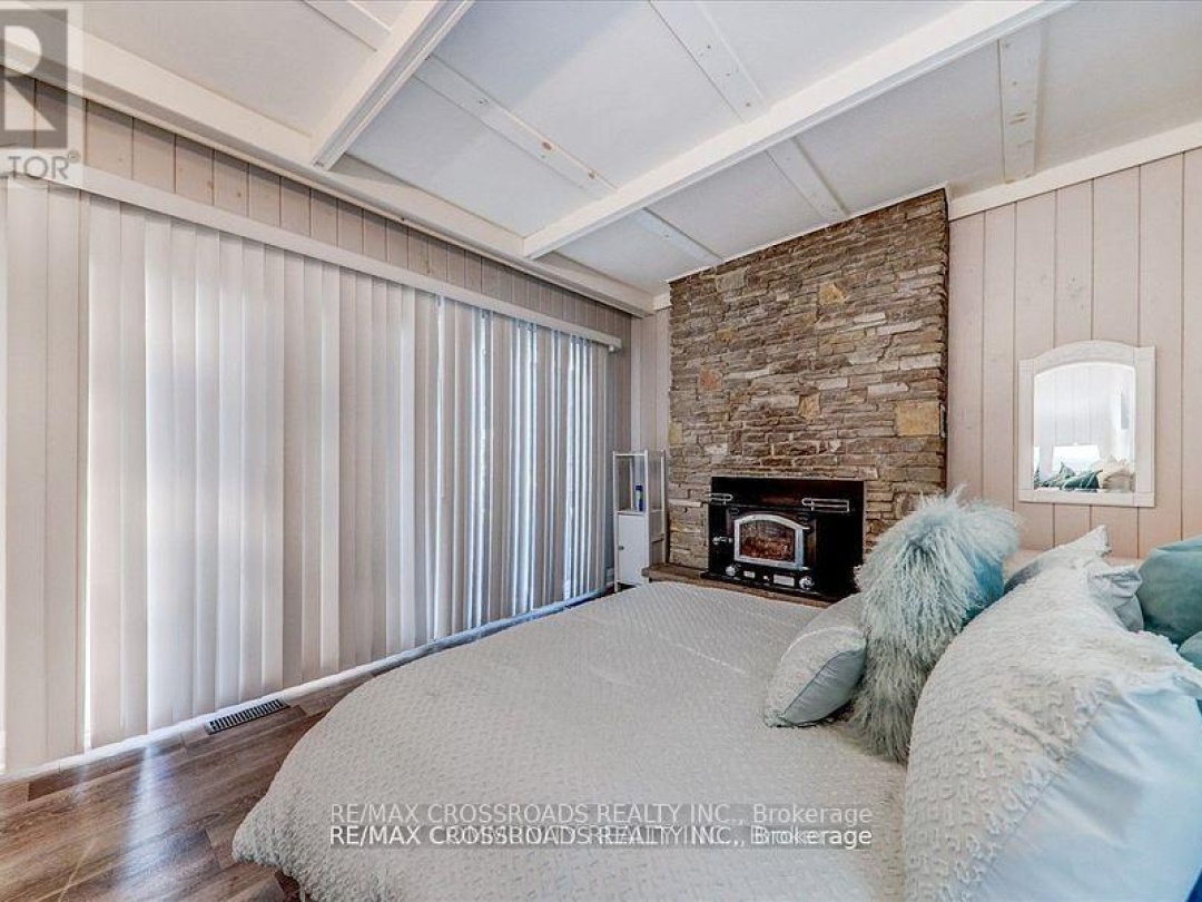5794 VICTORIA PARK ROAD, 