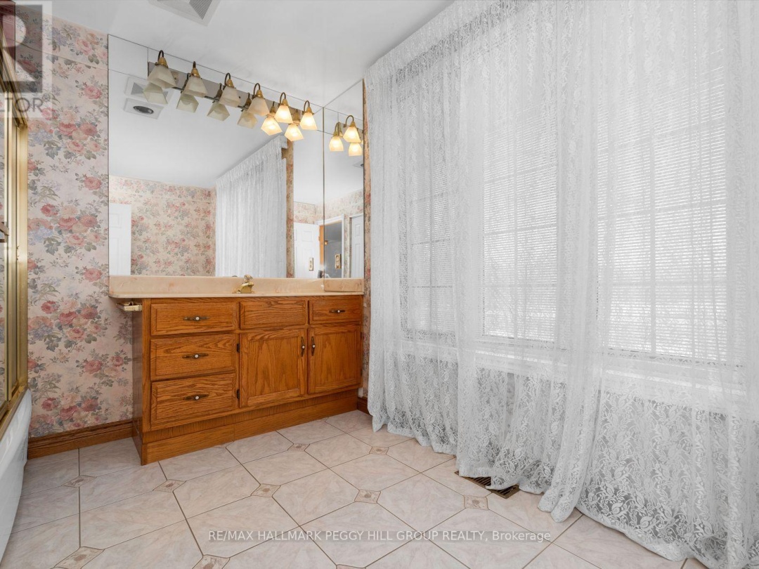 395 COLLINS DRIVE, Lake Simcoe
