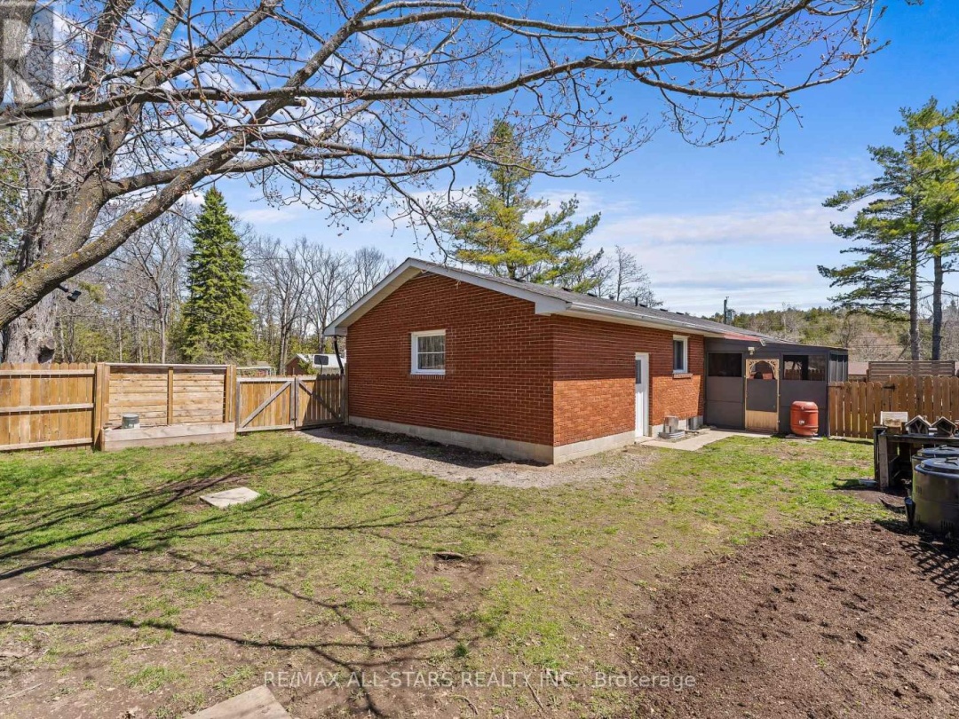 49 KENNEDY DRIVE, Kawartha Lakes (Fenelon Falls)