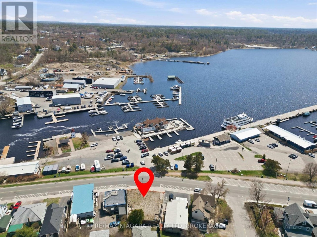 22 BAY STREET, Parry Sound