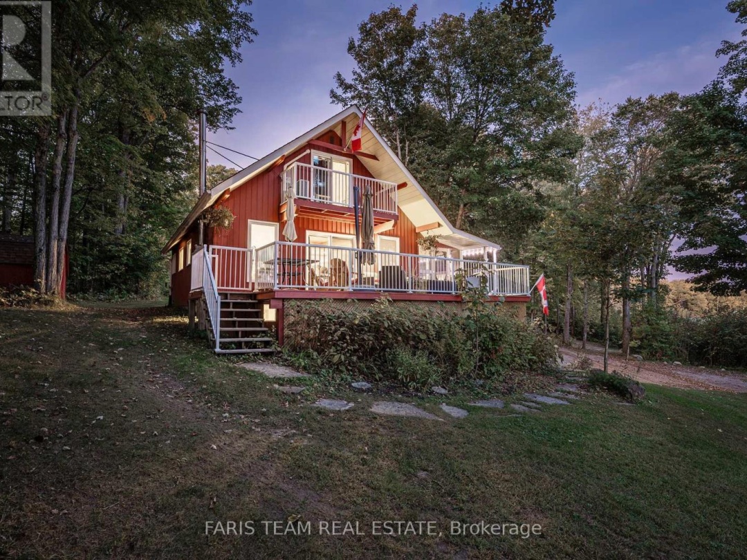 1472 Otter Point Road, Maclean Lake