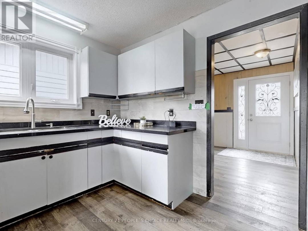 156 MAIN STREET W, 