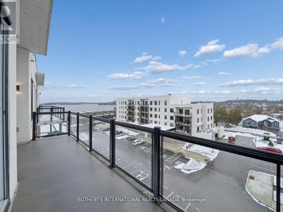 PENTHOUSE 1 - 19A WEST STREET N, Cameron Lake