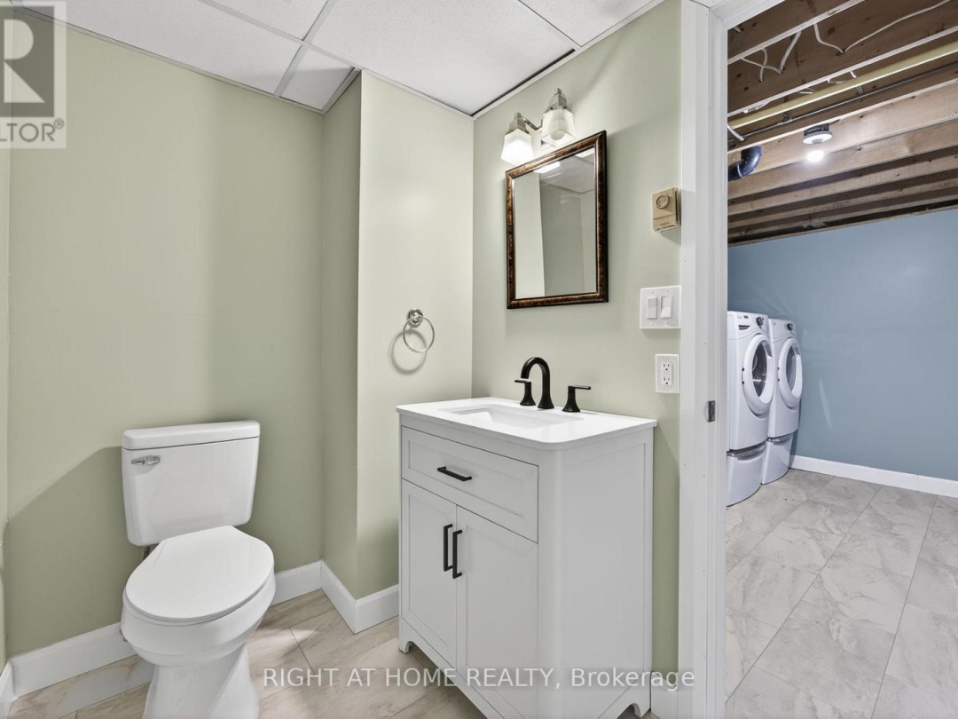 112 BORLAND STREET E, 